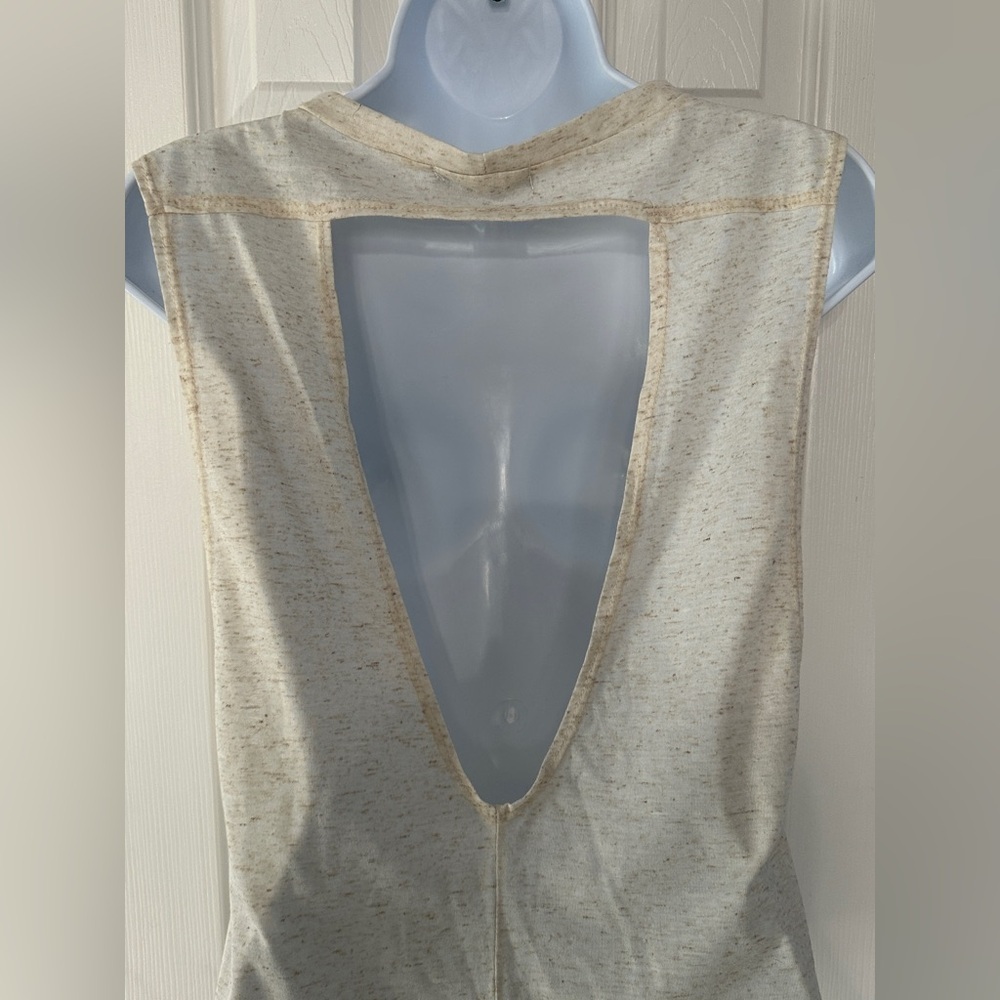 A3 Design Elephant Graphic Cutout Back Tank Top in Oatmeal Speckle Size Small - Picture 5 of 5